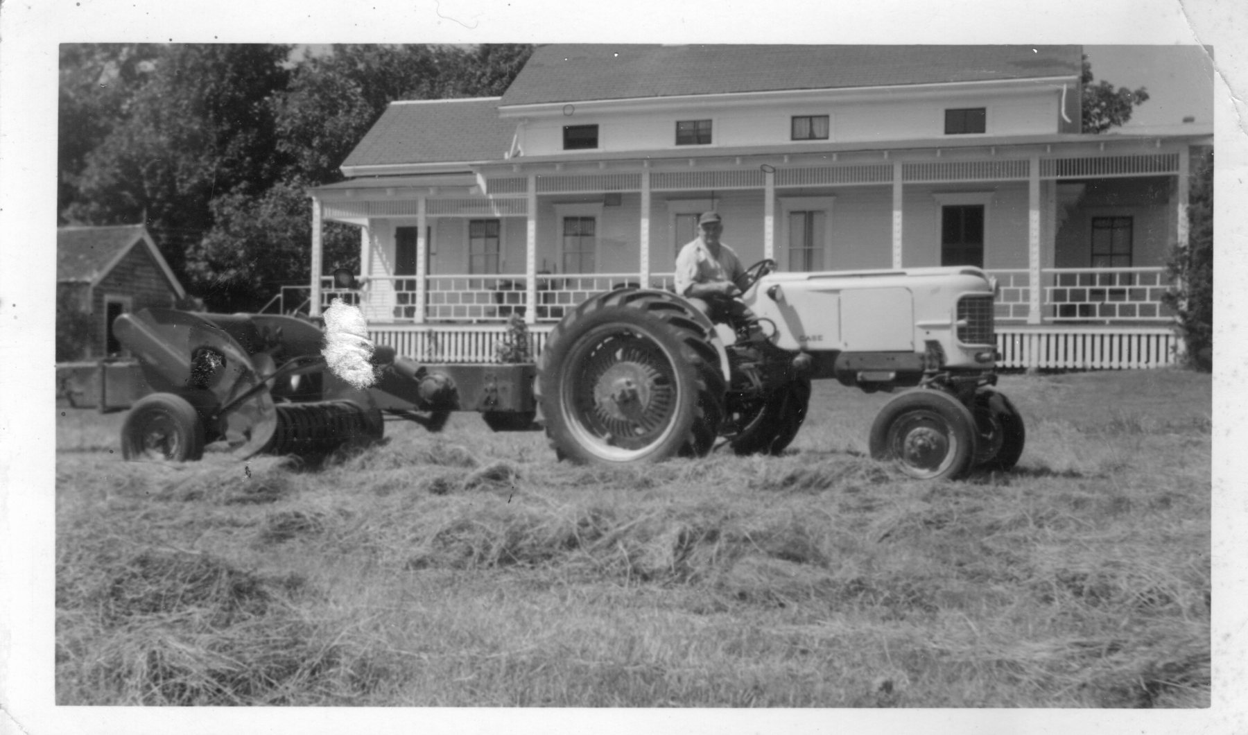 Case-tractor-with-bailer