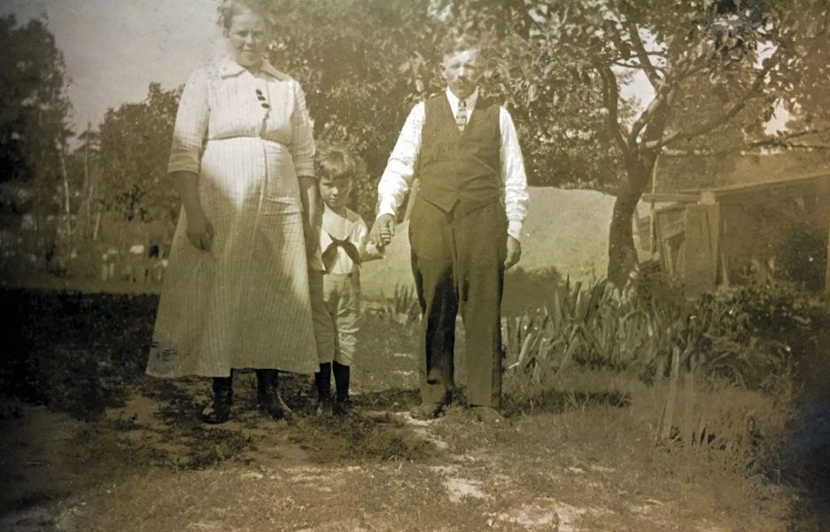 Chelluck, possibly Stanley or Josephine Ziemba, Szaro